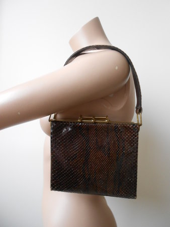 Snake leather handbag\\n\\n11/25/2022 10:14 AM