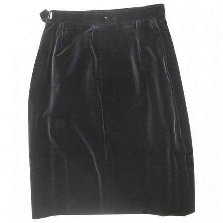 Yves Saint Laurent velvet skirt\\n\\n12/12/2022 5:25 PM