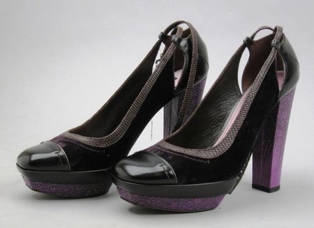 Louis Vuitton : heels\\n\\n06/26/2015 6:50 PM