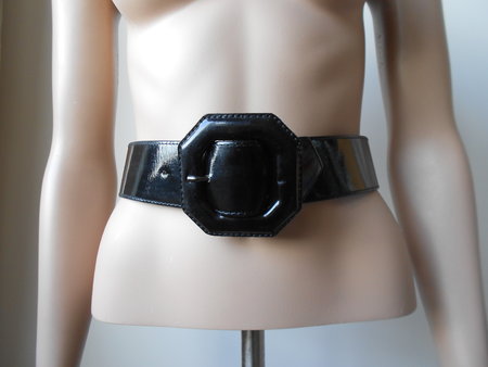 ceinture cuir verni noir Yves Saint Laurent\\n\\n12/12/2022 16:00